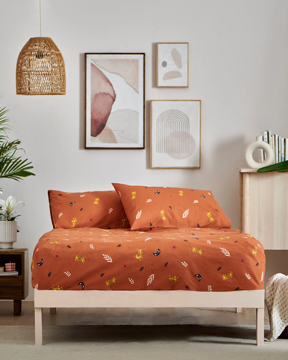 Chumbakdesign TEAL By Chumbak Siberian Tigers Bedsheet - Queen Size, 136TC, Brown Bed & Furnishing 3 Chumbakdesign TEAL By Chumbak Siberian Tigers Bedsheet - Queen Size, 136TC, Brown Bed & Furnishing