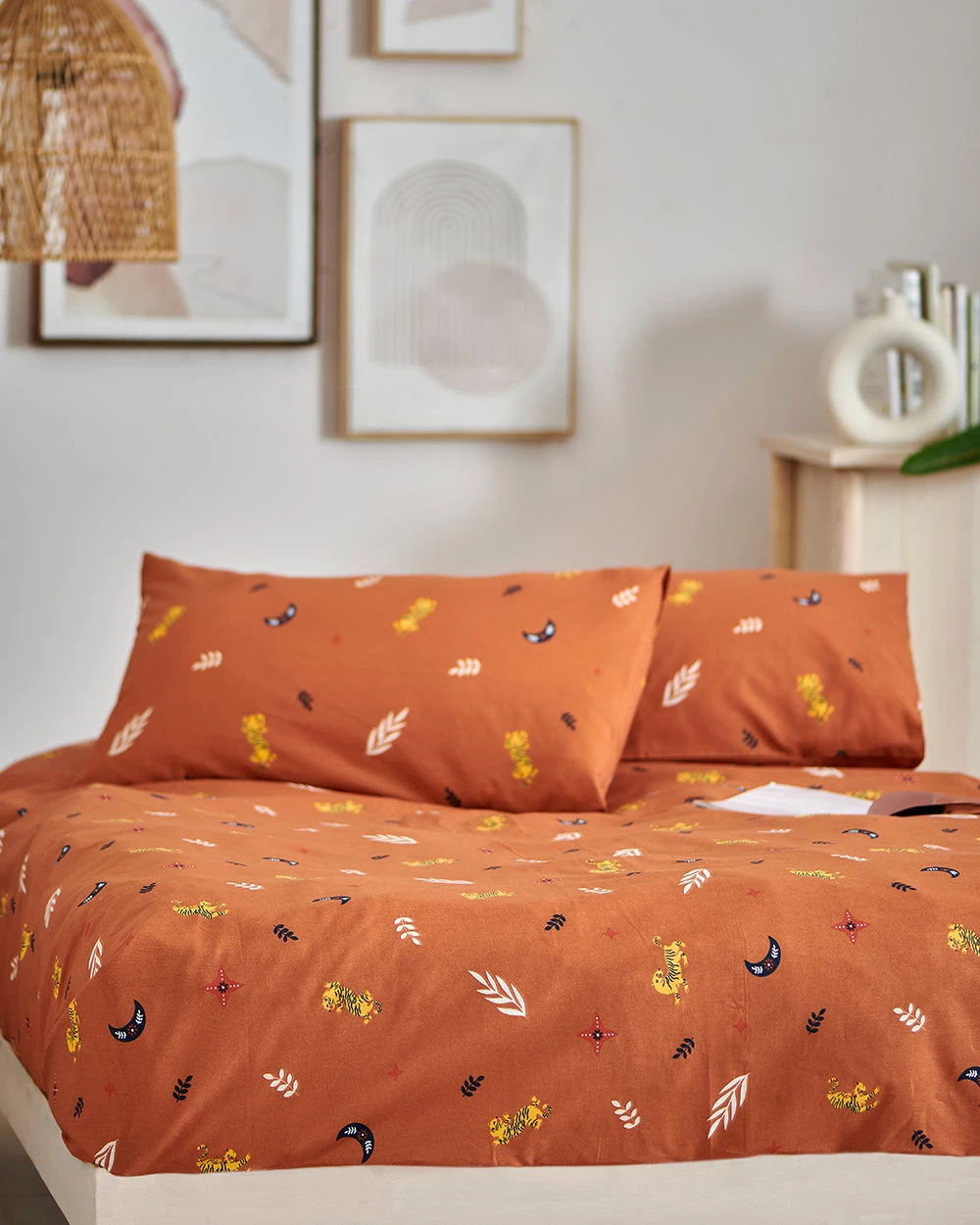 Chumbakdesign TEAL By Chumbak Siberian Tigers Bedsheet - Queen Size, 136TC, Brown Bed & Furnishing 4 Chumbakdesign TEAL By Chumbak Siberian Tigers Bedsheet - Queen Size, 136TC, Brown Bed & Furnishing