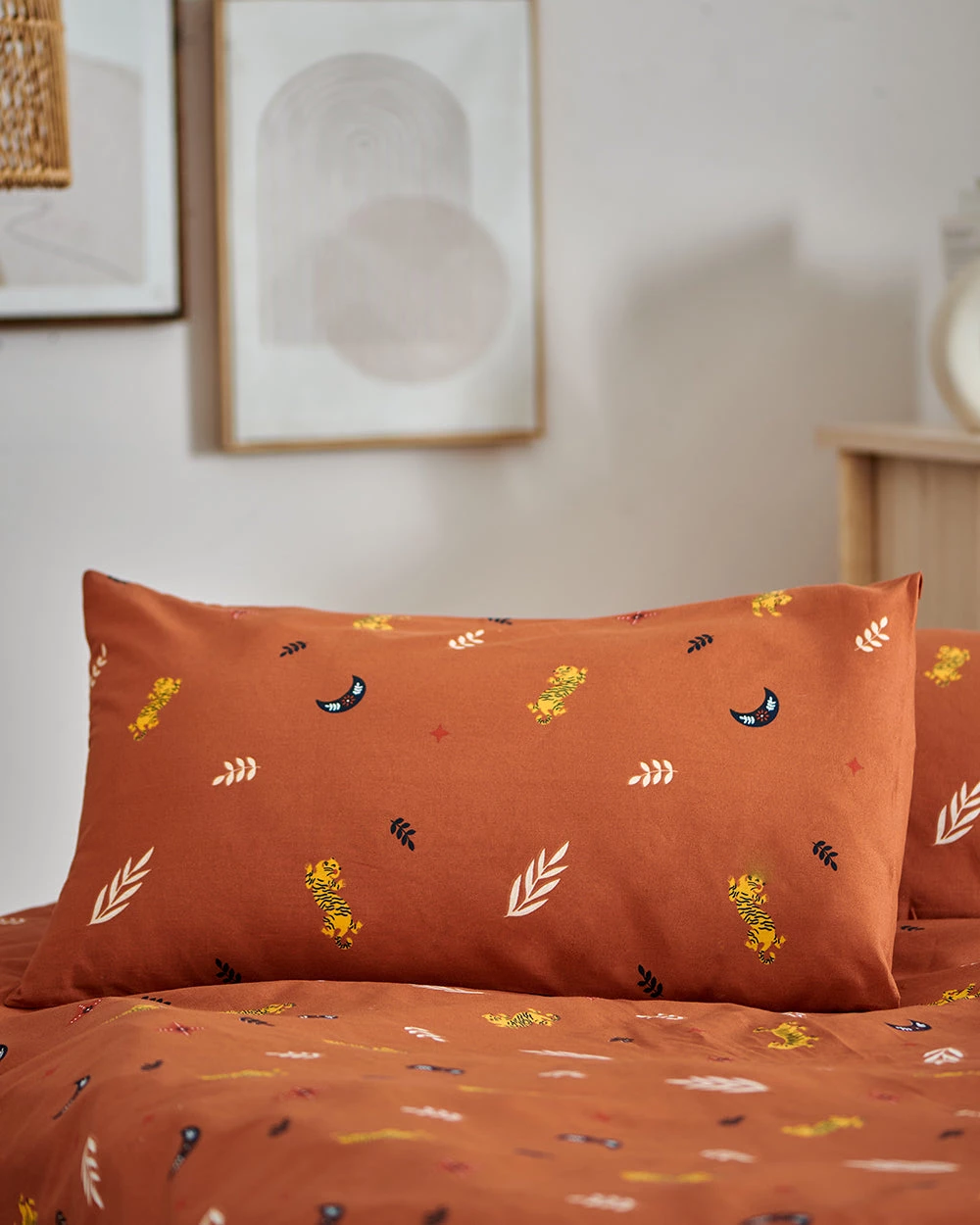 Chumbakdesign TEAL By Chumbak Siberian Tigers Bedsheet - Queen Size, 136TC, Brown Bed & Furnishing 5 Chumbakdesign TEAL By Chumbak Siberian Tigers Bedsheet - Queen Size, 136TC, Brown Bed & Furnishing