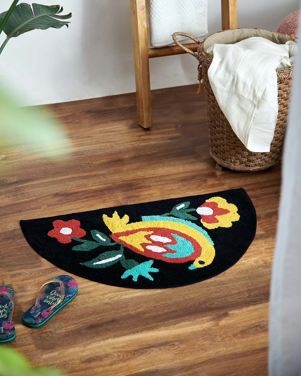 Chumbakdesign Bed & Furnishing Royal Bird Bath Rug - Black 3 Chumbakdesign Bed & Furnishing Royal Bird Bath Rug - Black