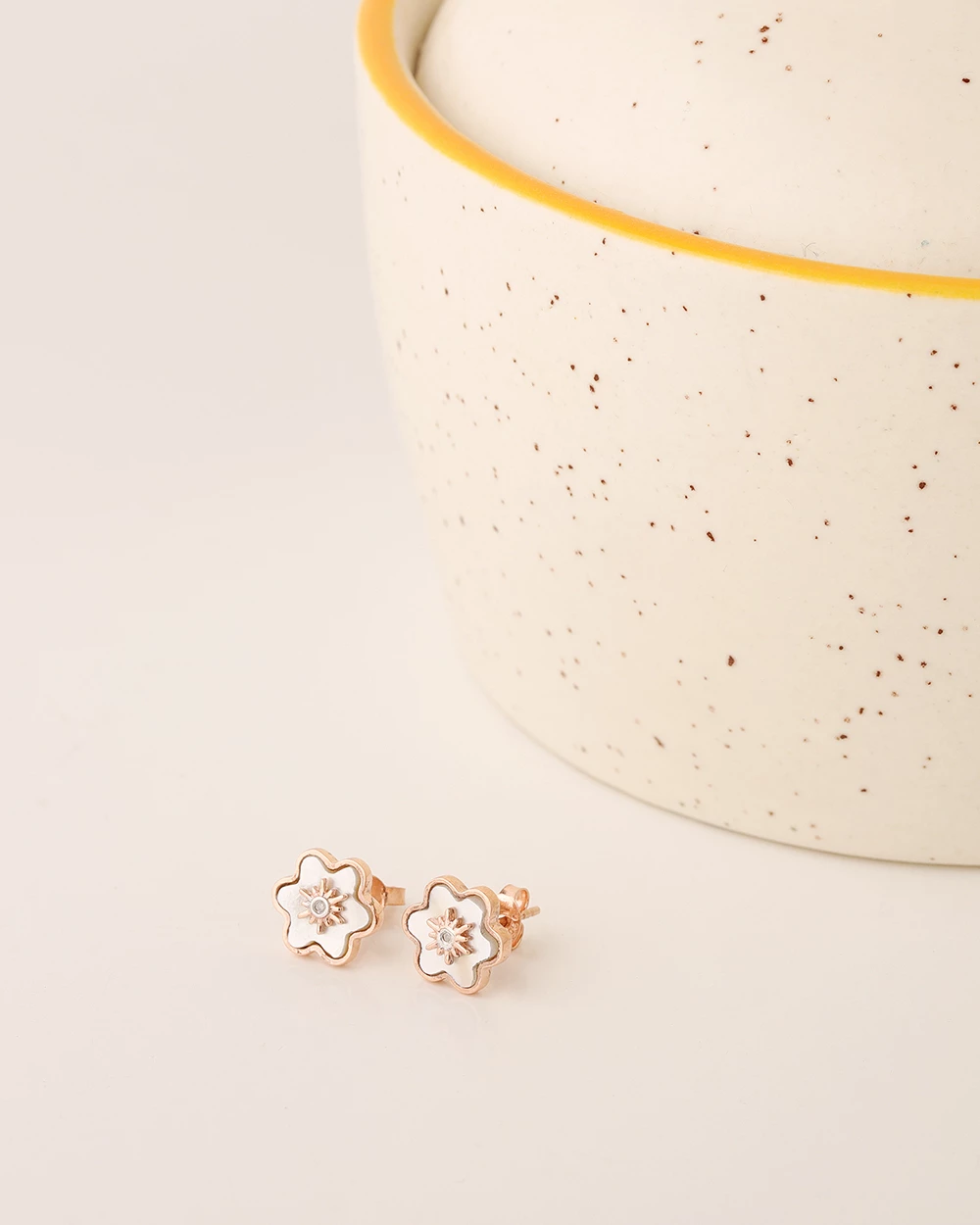 Chumbakdesign Watches & Jewellery Pearl Bloom Earrings- Mother Of Pearl & Diamonds 5 Chumbakdesign Watches & Jewellery Pearl Bloom Earrings- Mother Of Pearl & Diamonds