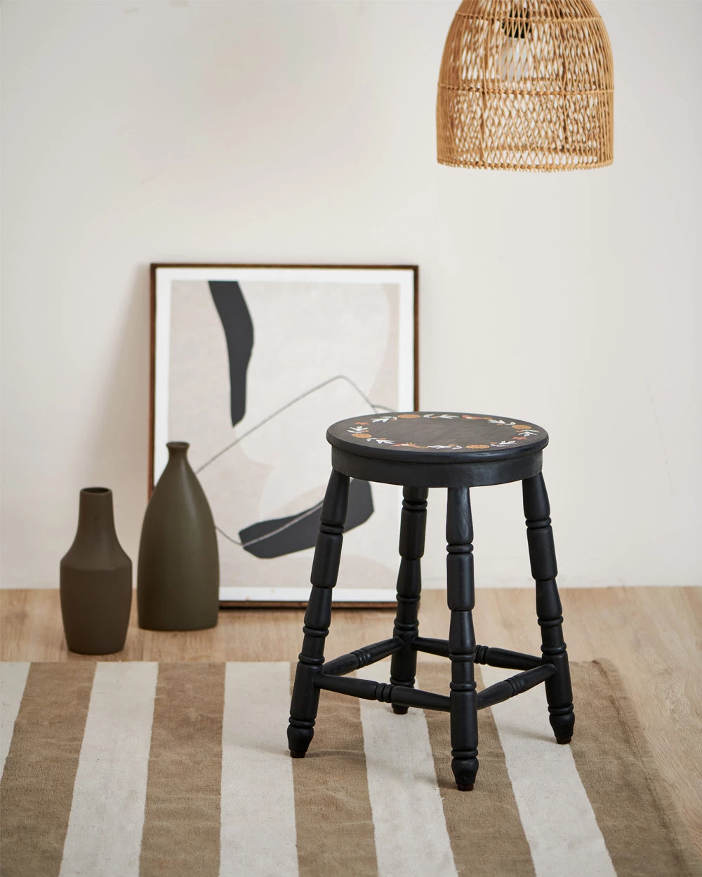 Chumbakdesign Farmhouse Stool Round - Black Furniture & Storage 3 Chumbakdesign Farmhouse Stool Round - Black Furniture & Storage