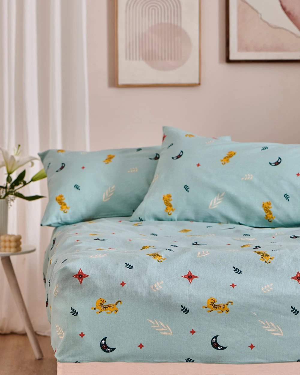 Chumbakdesign TEAL By Chumbak Siberian Tigers Bedsheet - Queen Size, 136TC, Blue 4 Chumbakdesign TEAL By Chumbak Siberian Tigers Bedsheet - Queen Size, 136TC, Blue