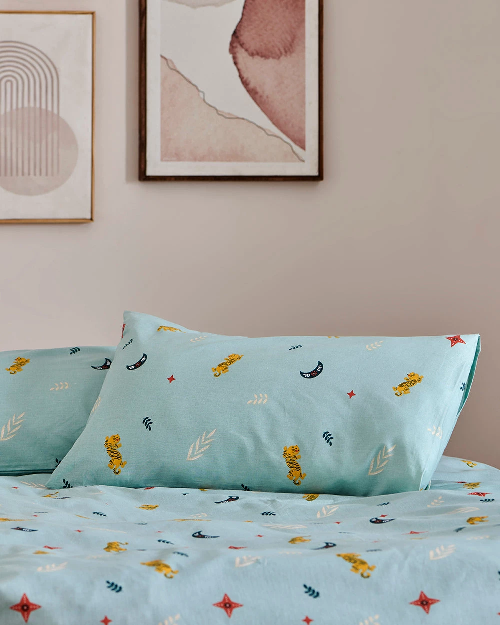 Chumbakdesign TEAL By Chumbak Siberian Tigers Bedsheet - Queen Size, 136TC, Blue 5 Chumbakdesign TEAL By Chumbak Siberian Tigers Bedsheet - Queen Size, 136TC, Blue