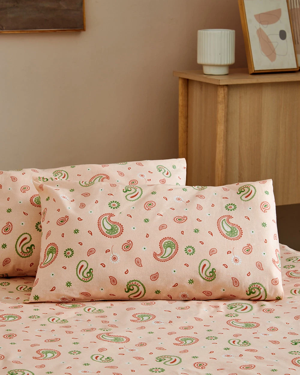 Chumbakdesign Bed & Furnishing TEAL By Chumbak Cypress Paisleys Double Bedsheet Queen Size, 136TC, Peach 5 Chumbakdesign Bed & Furnishing TEAL By Chumbak Cypress Paisleys Double Bedsheet Queen Size, 136TC, Peach